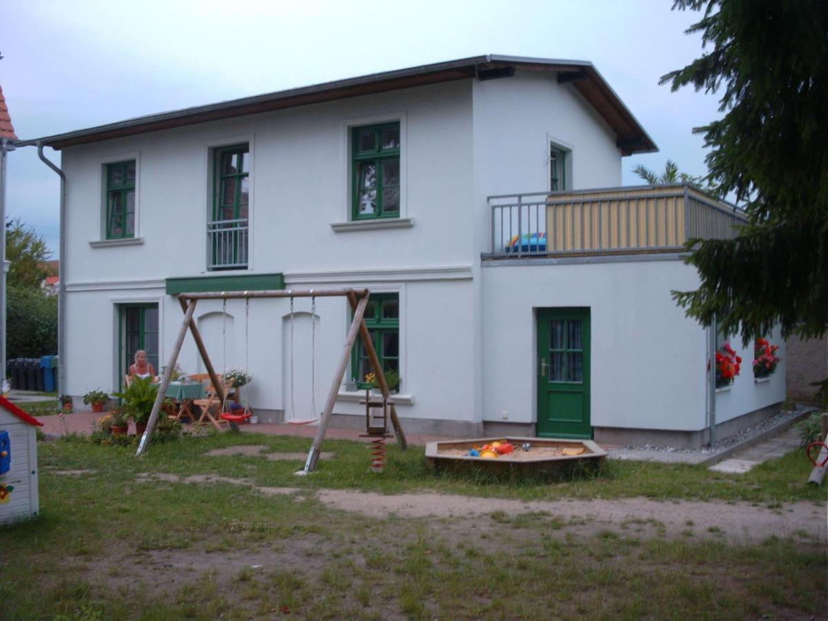 Ferienhaus Schwalbe Seebad Lubmin - Bed and Breakfast