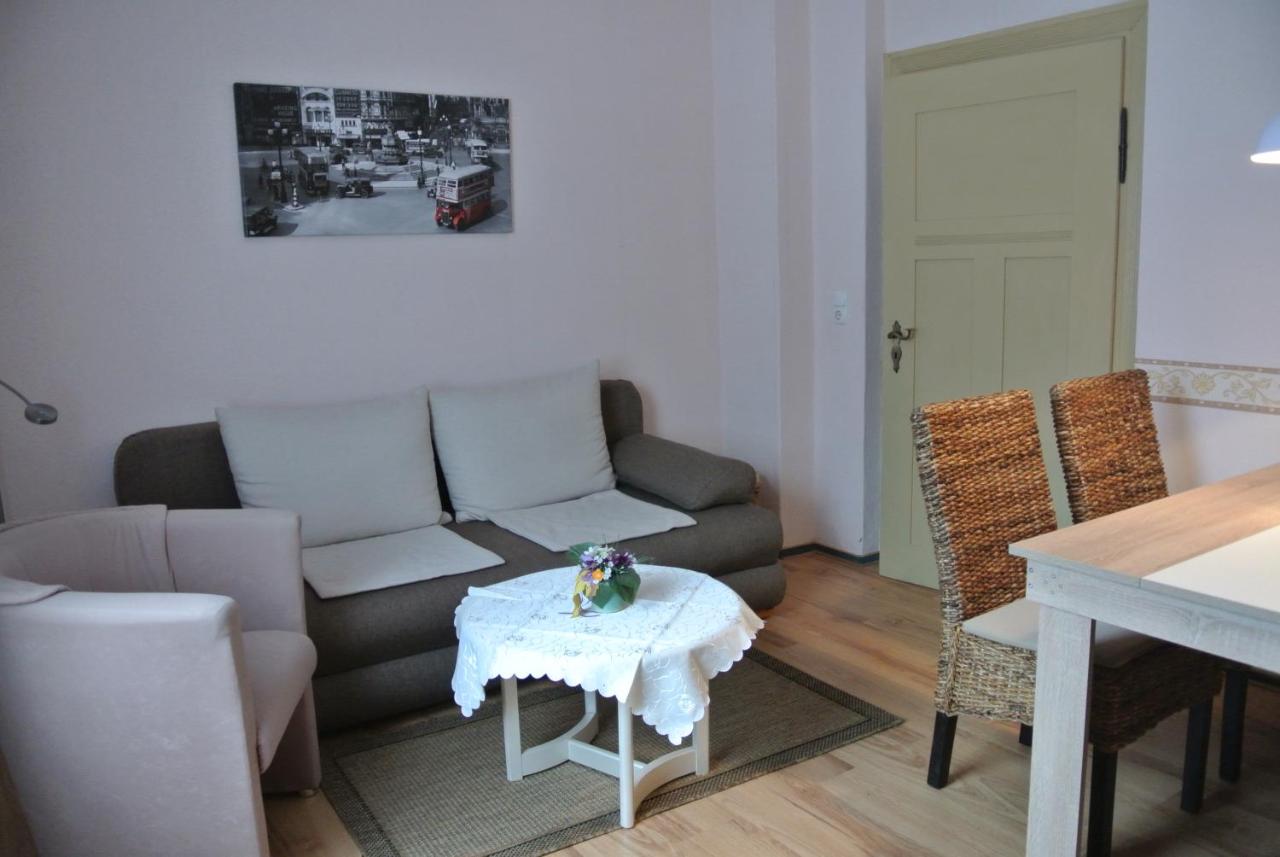 One Bedroom Apartment with Mountain View