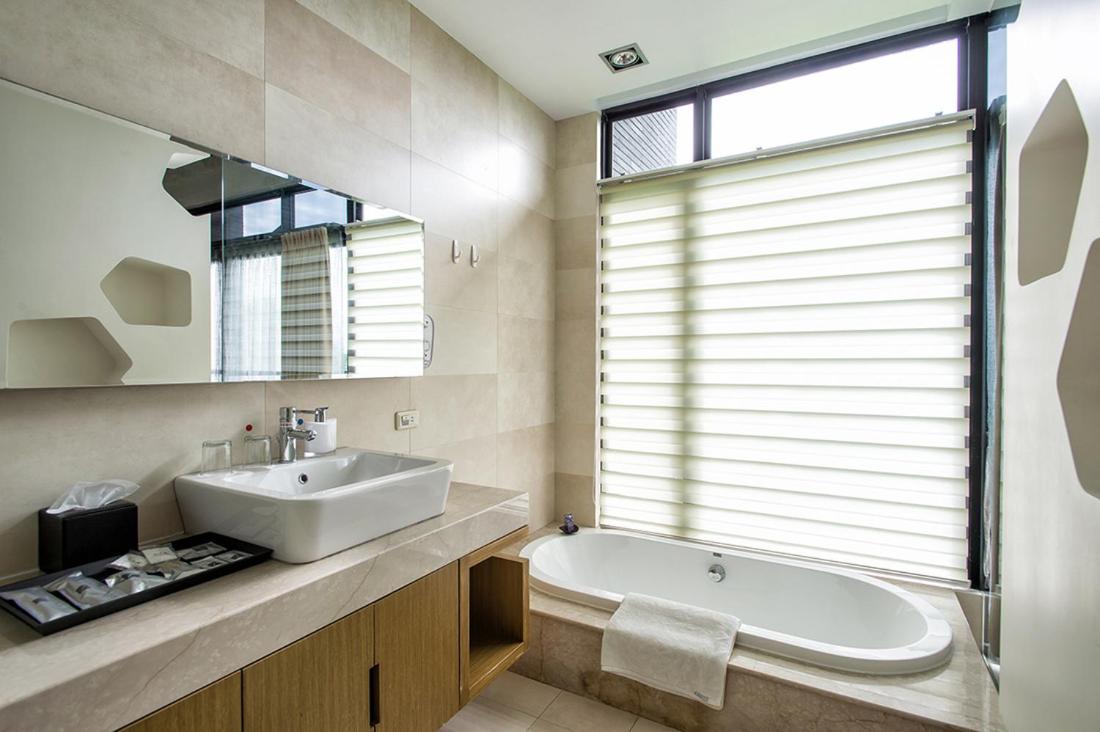 Queen Room with Spa Bath