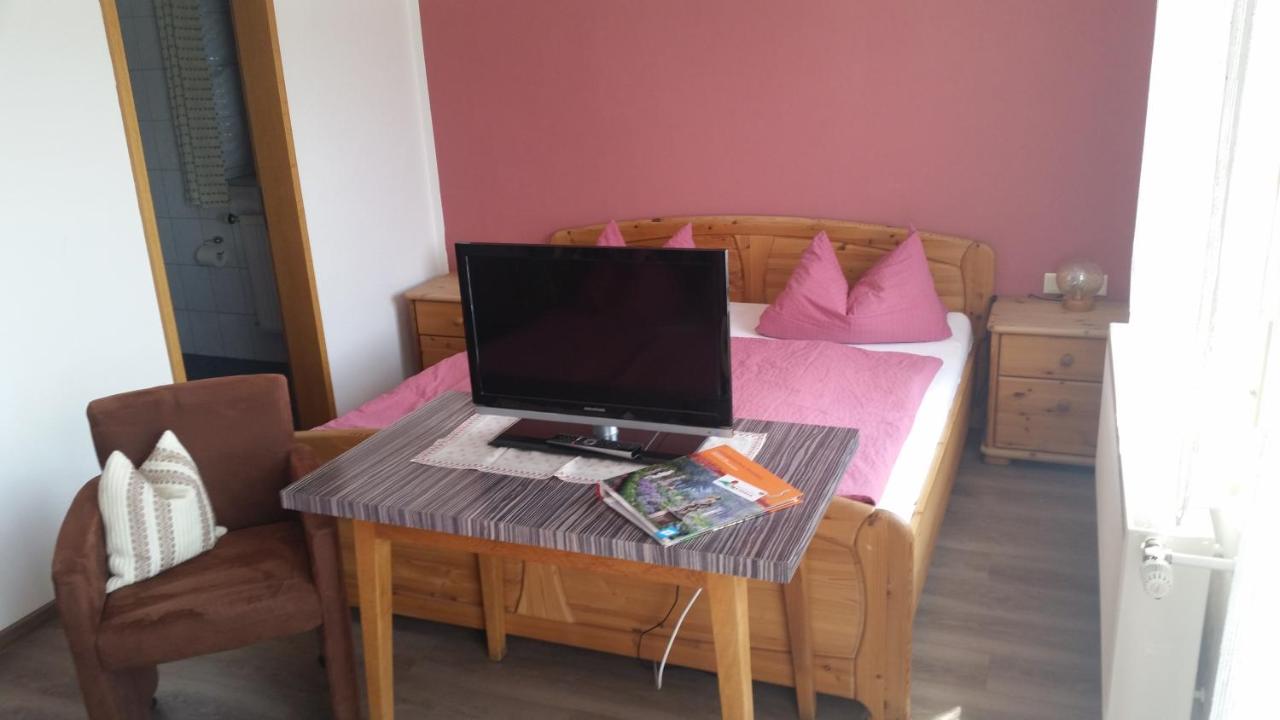 Camera Matrimoniale con Vista Giardino