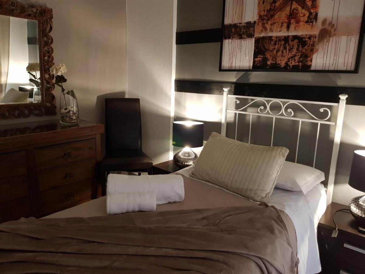 Standard Single Room with Shared Bathroom