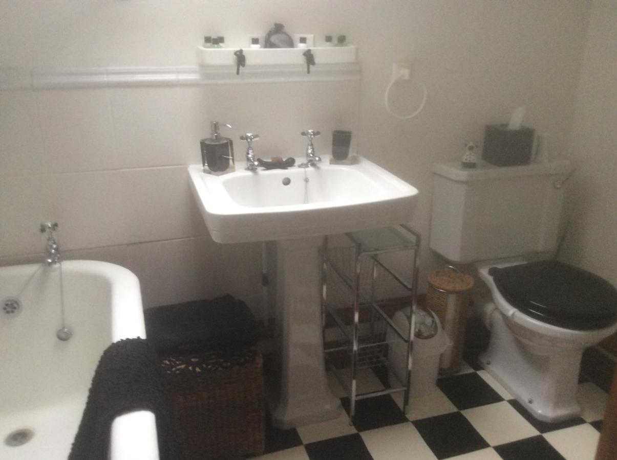 Kamer met Queensize Bed en Uitzicht op de Tuin