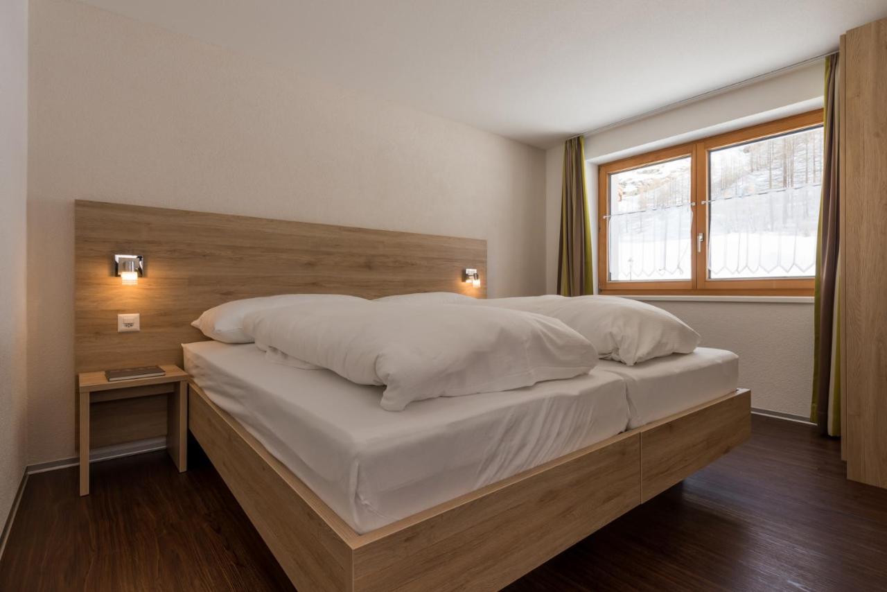 Apartment with Mountain View