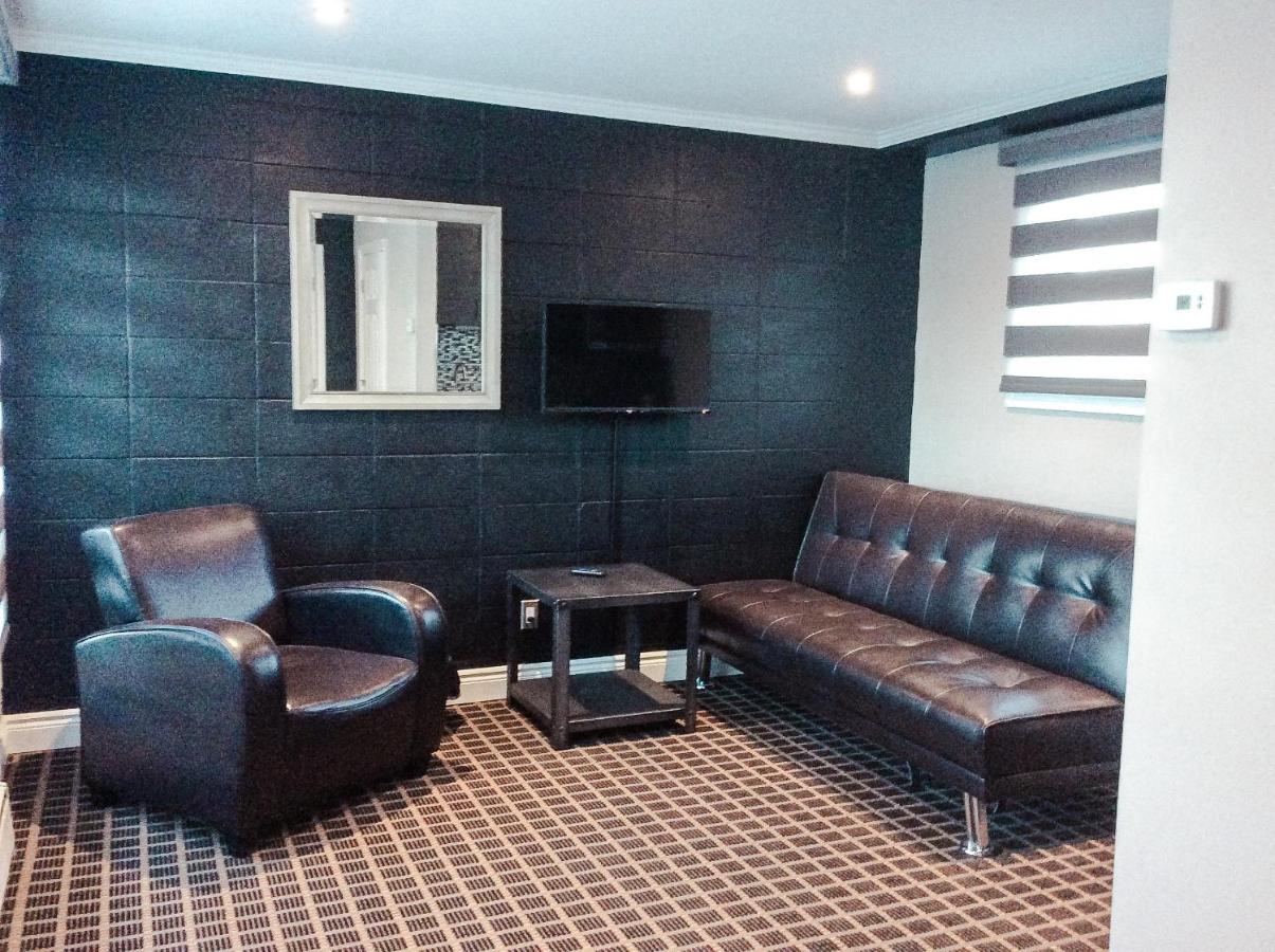 Deluxe Queen Studio 