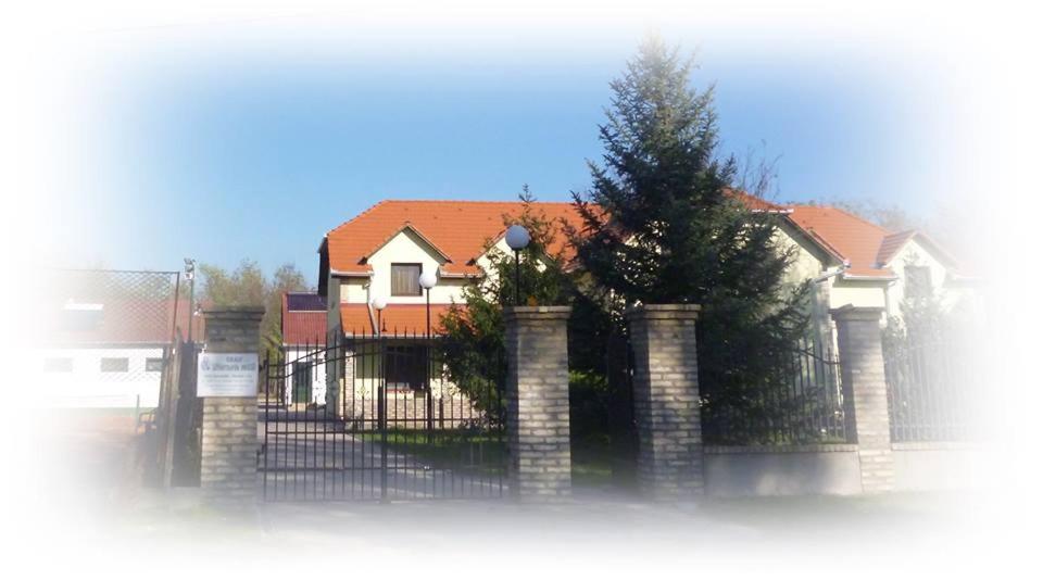 Király Lovastanya Panzió - Ferienwohnung