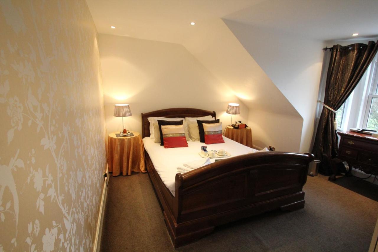 Zimmer mit Kingsize-Bett