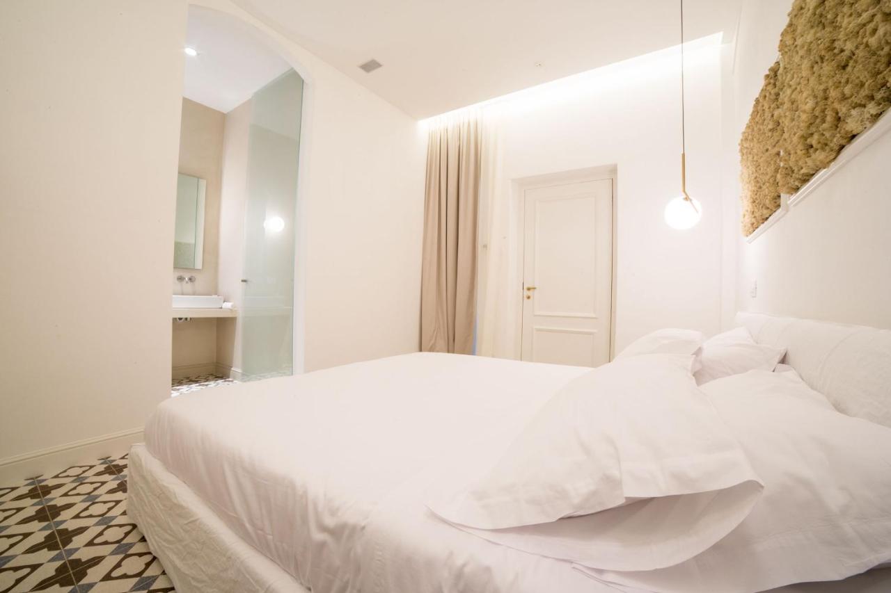 Camera Matrimoniale con Vista Giardino