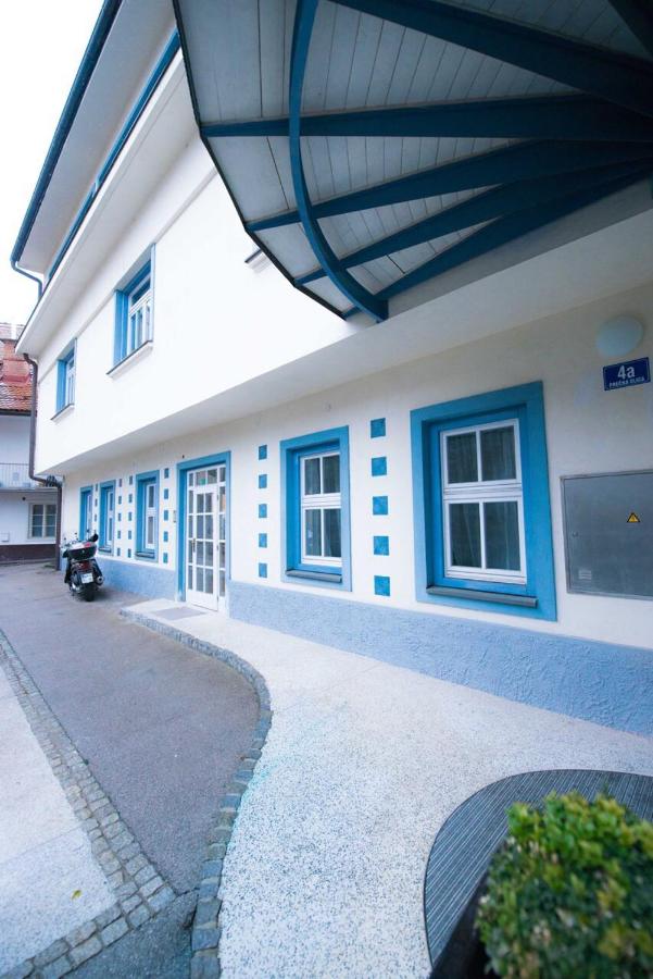 Apartma City & Free Parking - Chambres d’hôtes