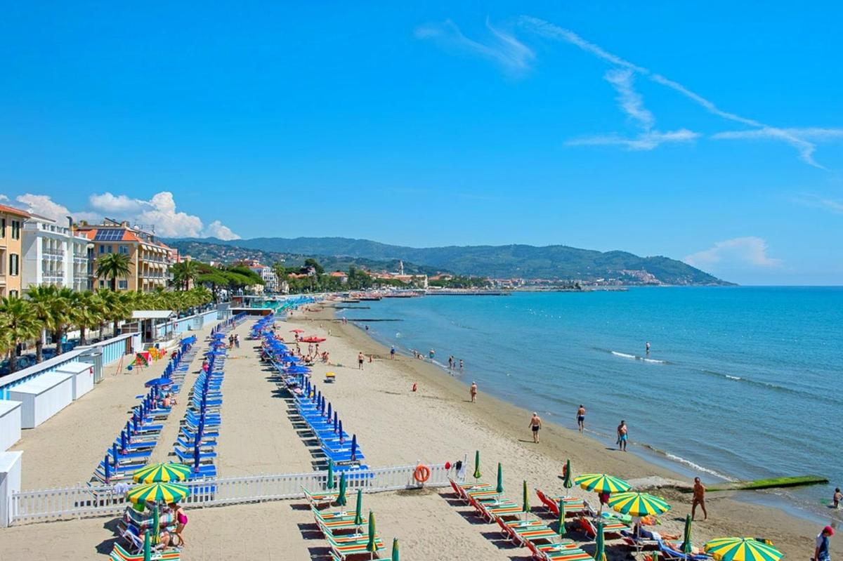 Casa Vacanza Marina, in pieno centro a pochi passi dal mare e con aria condizionata! - B&B Diano Marina
