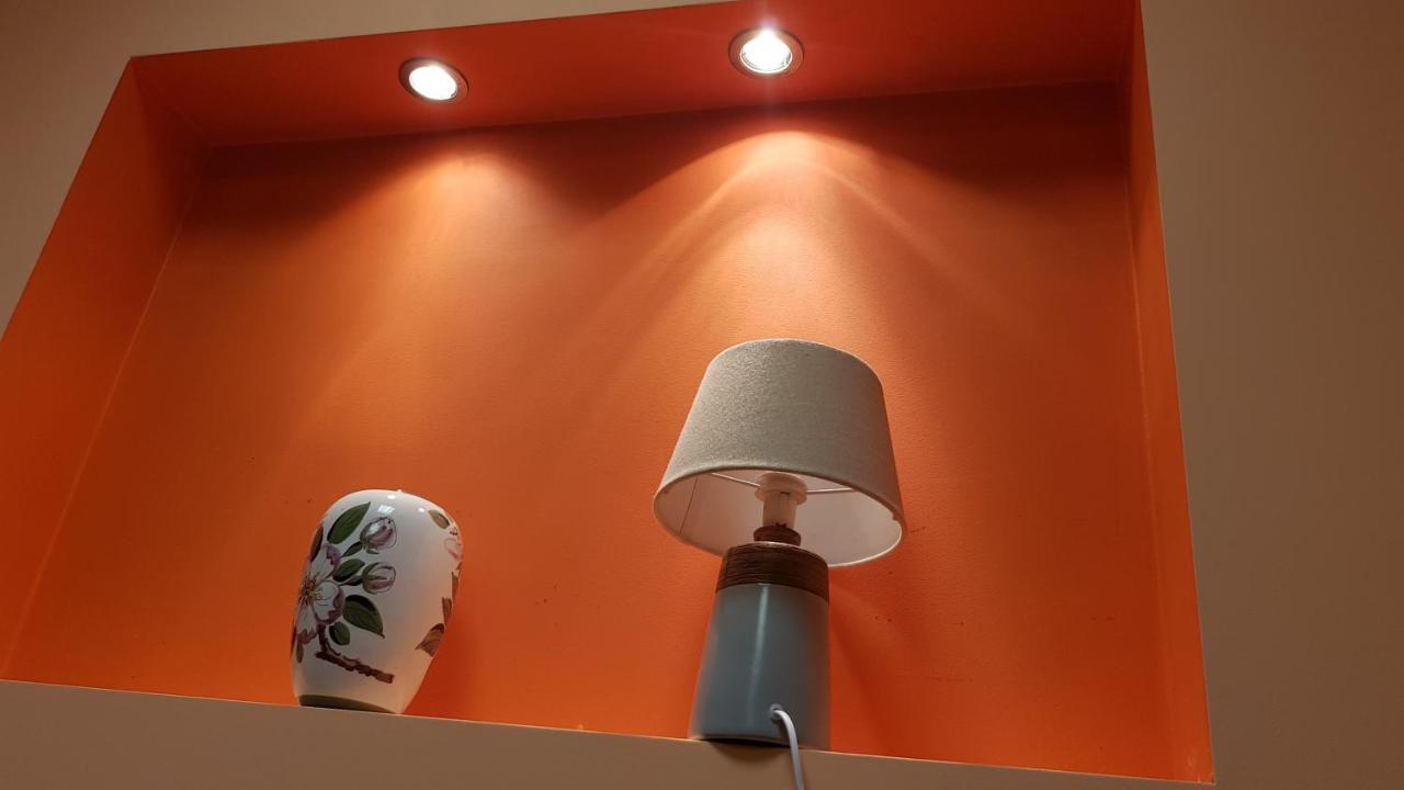 Tweepersoonskamer met 2 Aparte Bedden en Douche