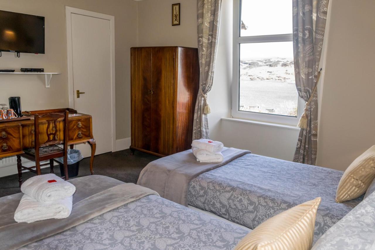 Double or Twin Room with Sea View