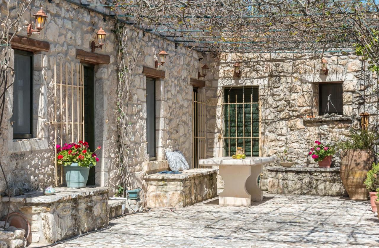 Eri Traditional House - Chambres d’hôtes