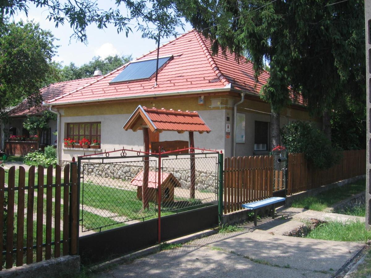 B&B Pázmánd - Manó Vendégház - Bed and Breakfast Pázmánd