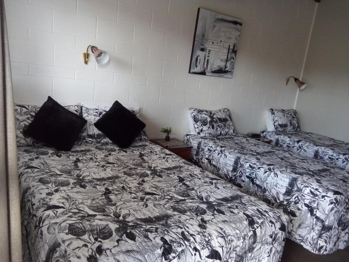 Family Quadruple Studio