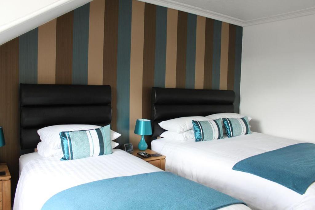 Familienzimmer mit 2 Einzelbetten