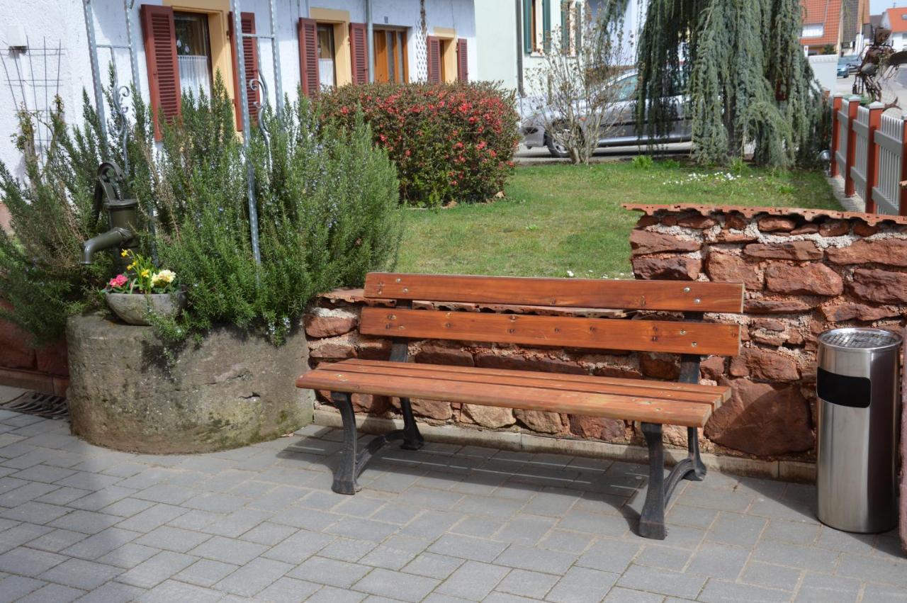Ferienwohnungen Am Brunnen - Nähe Europapark, W-LAN, Klimaanlage - Chambres d'hôtes Rheinhausen