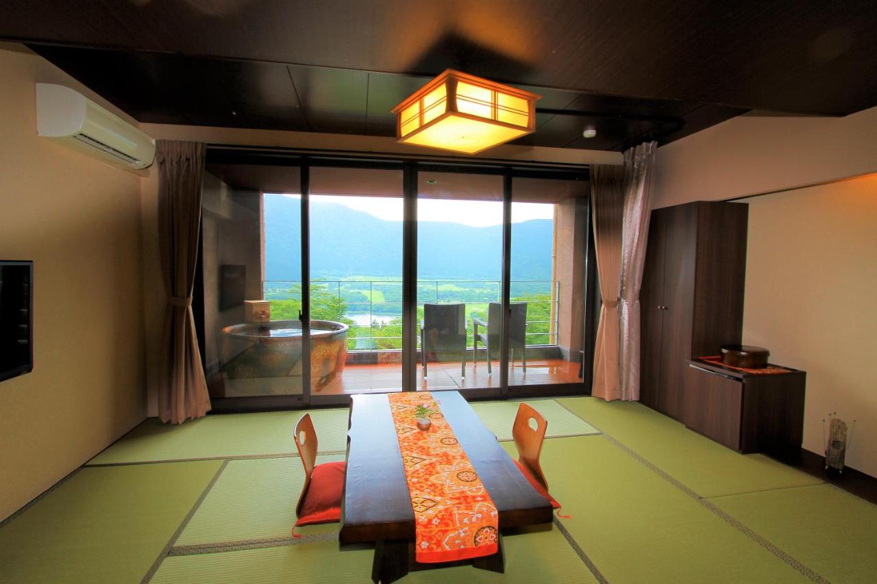 Chambre Quadruple de Style Japonais avec Baignoire en Plein Air