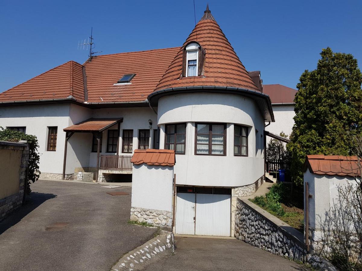 B&B Miskolc - La Boheme Apartman - Bed and Breakfast Miskolc