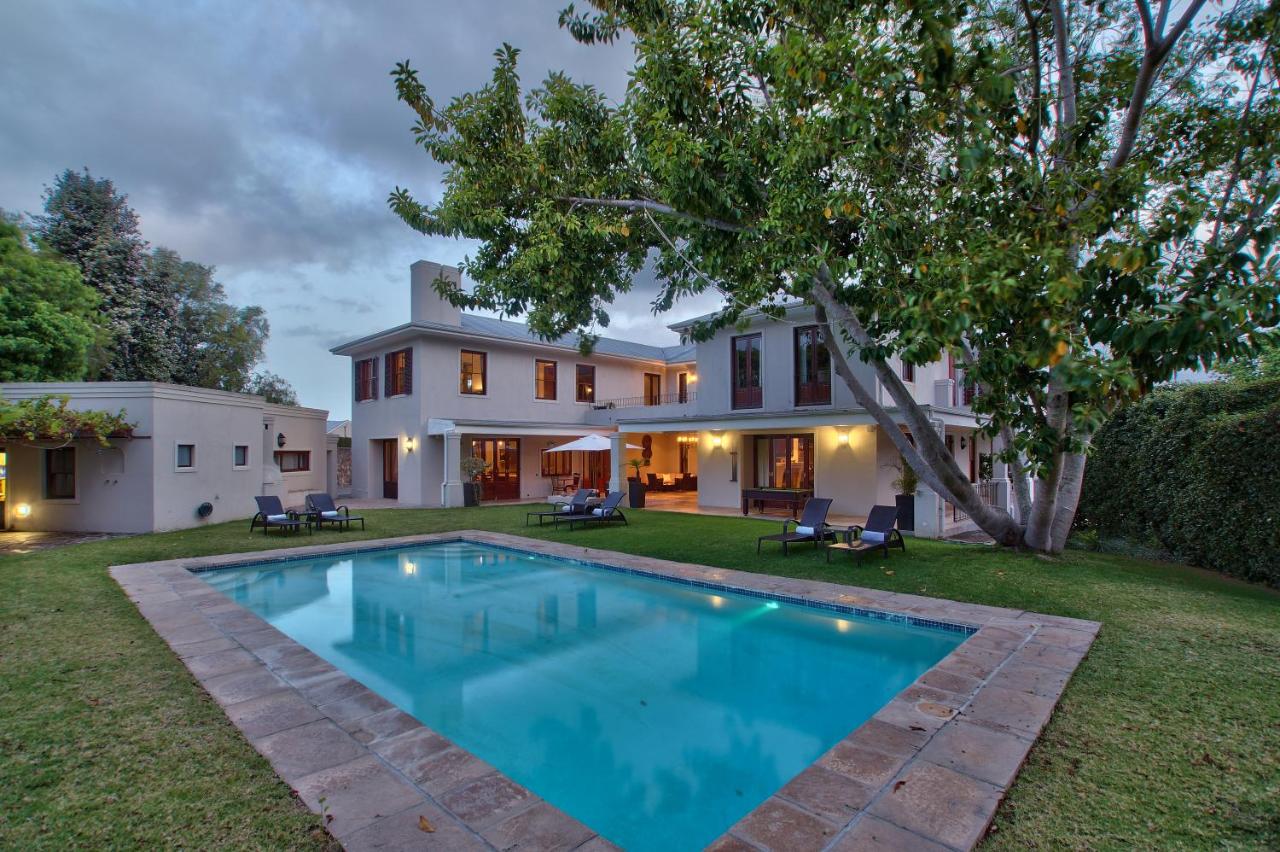 B&B Cape Town - Nova Constantia Boutique Residence - Bed and Breakfast Cape Town