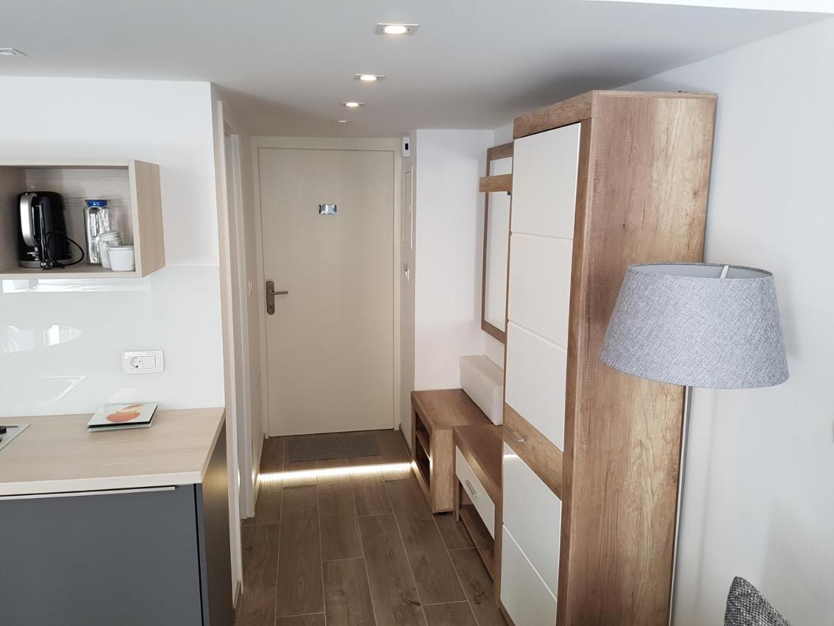 One-Bedroom Apartment with Free Parking