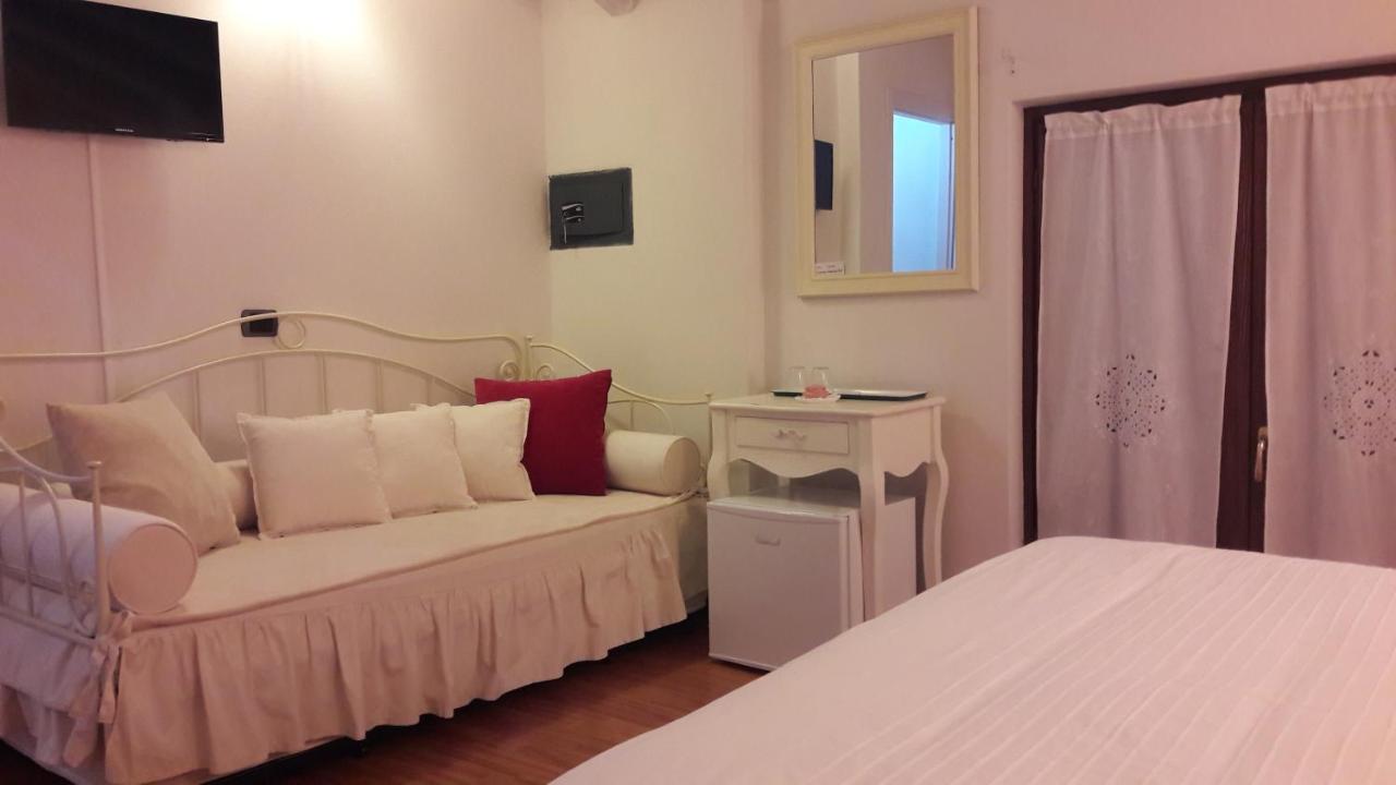 Camera Matrimoniale con Letto Supplementare