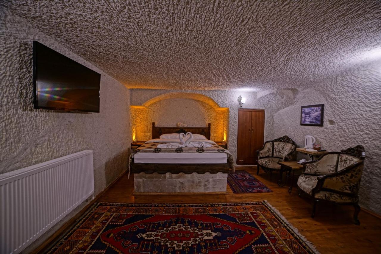 Double Cave Room 