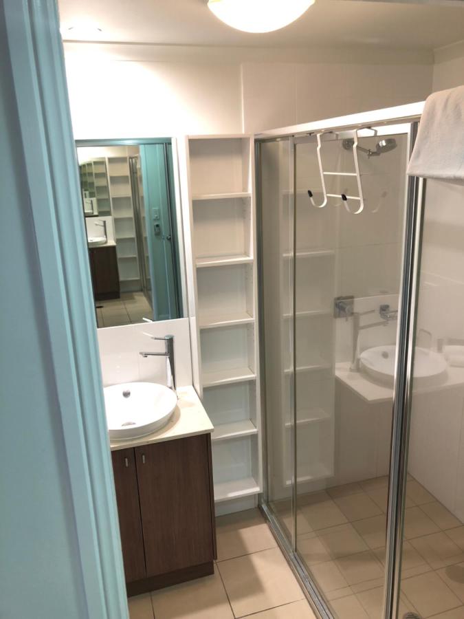 Petite Chambre Lit Queen-Size