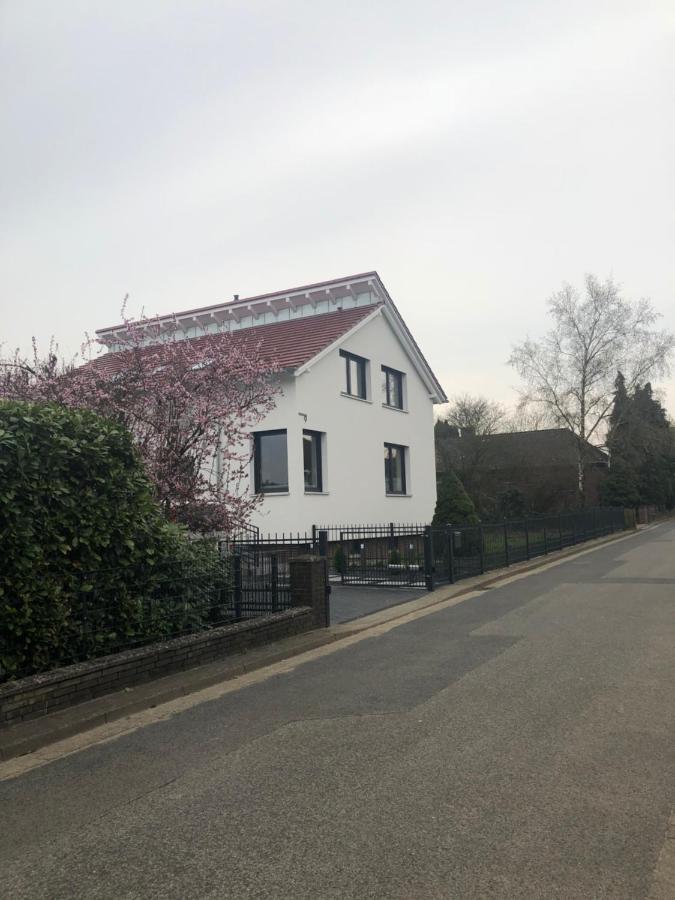 Stylische Wohnung in ruhiger Lage, sehr messenah - Chambres d’hôtes Laatzen