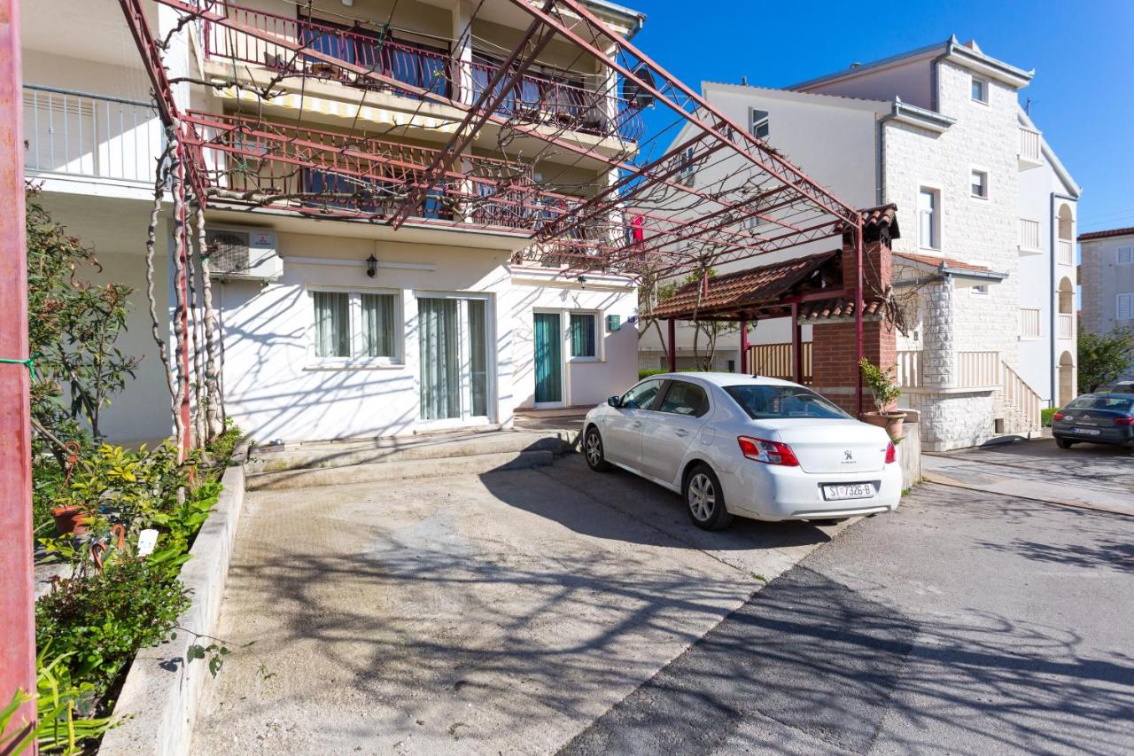 Apartments Ave - Ferienwohnung Podstrana