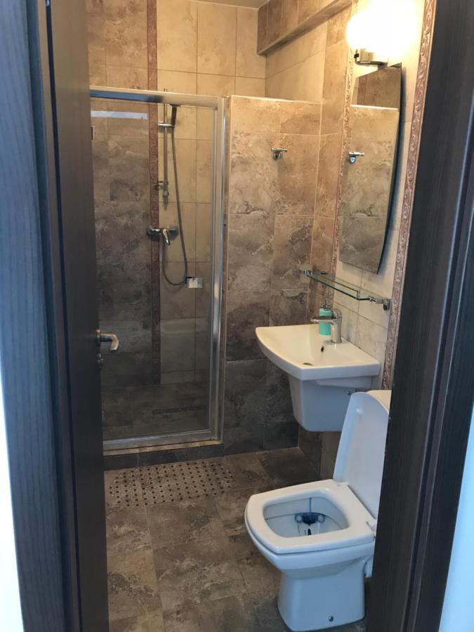 Family Room (3 Adults)