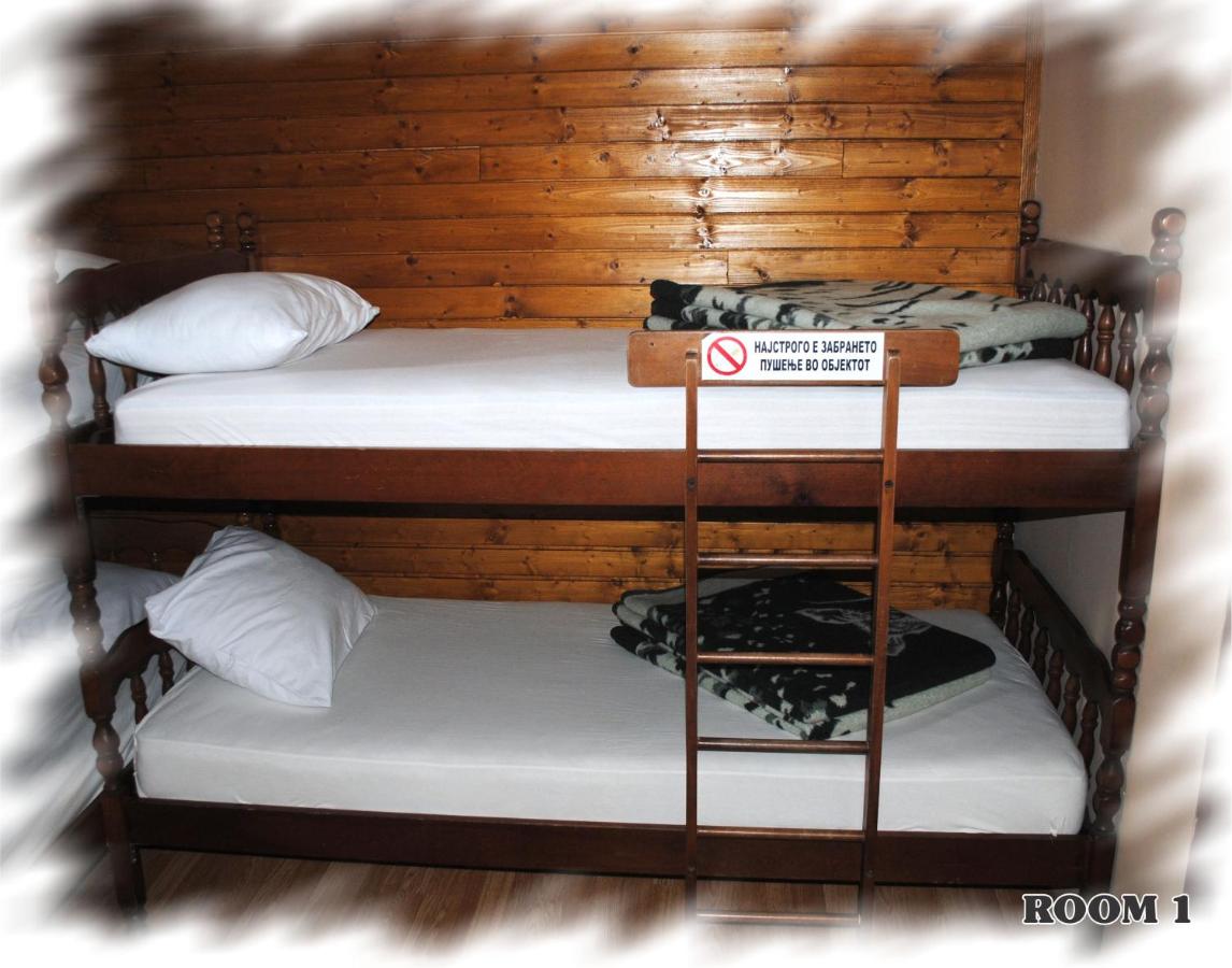 Zweibettzimmer mit Gemeinschaftsbad