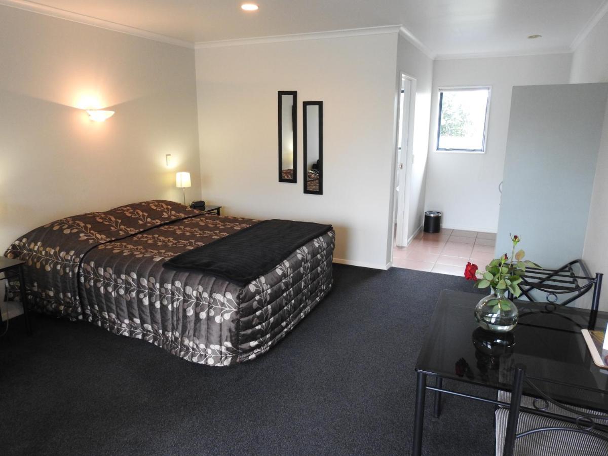 Queen Studio with Spa Bath