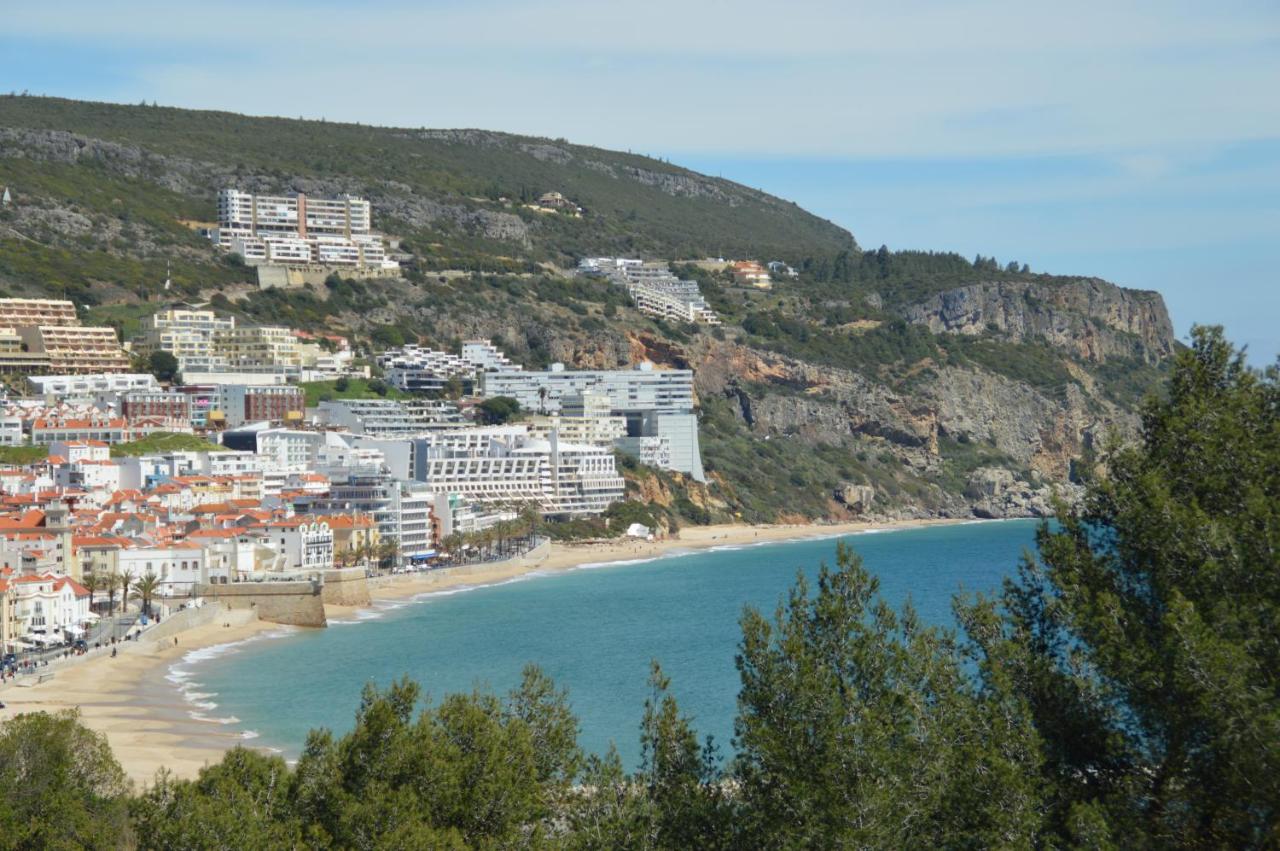 Amazing Beach & Pool Apartment with Garden - B&B Sesimbra