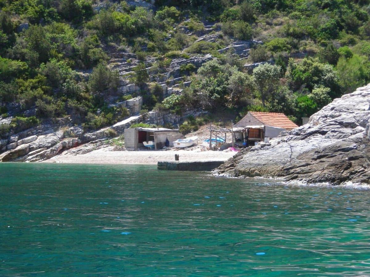 Beach House Hvar - B&B