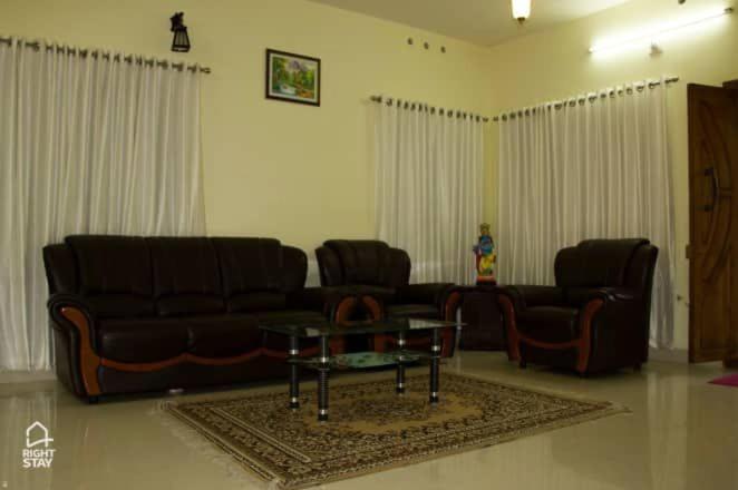 White Petals -3 BHK Homestay Munnar - Available For Indian Nationals Only - B&B