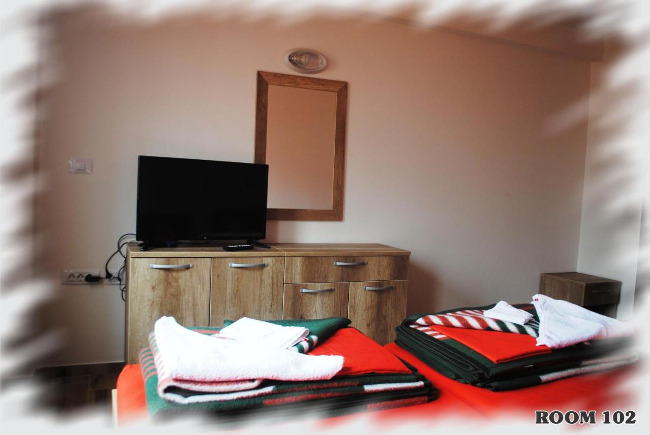 Dreibettzimmer mit Bergblick