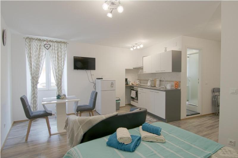 Studio Ana Carera - Bed and Breakfast