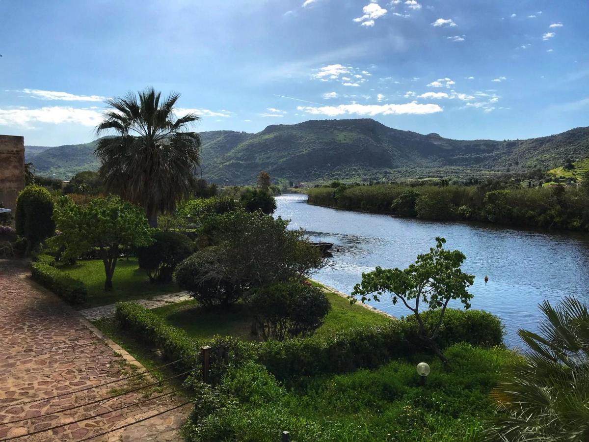 Exclusive Riverside House in the Center of Bosa - Private Garden and Parking" Bosa Apartments - Bed and Breakfast