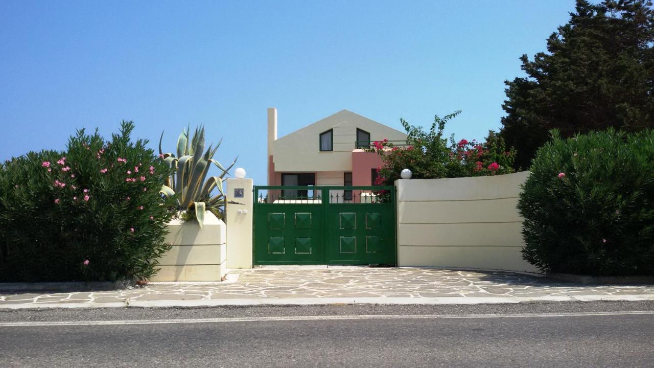 Beachfront Villa SeaShell Superior - B&B