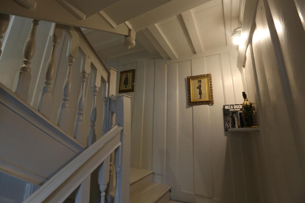 Lord Grey two bedroom apartment (parking available)