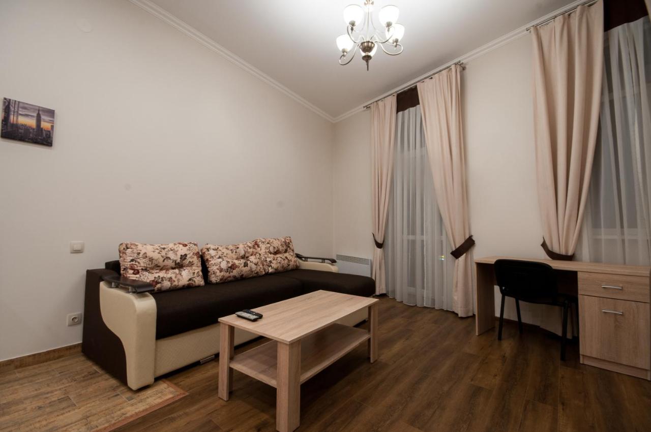 B&B Uzhhorod - Wonderful flat on city center (Mukachivska 4/11) - Bed and Breakfast Uzhhorod