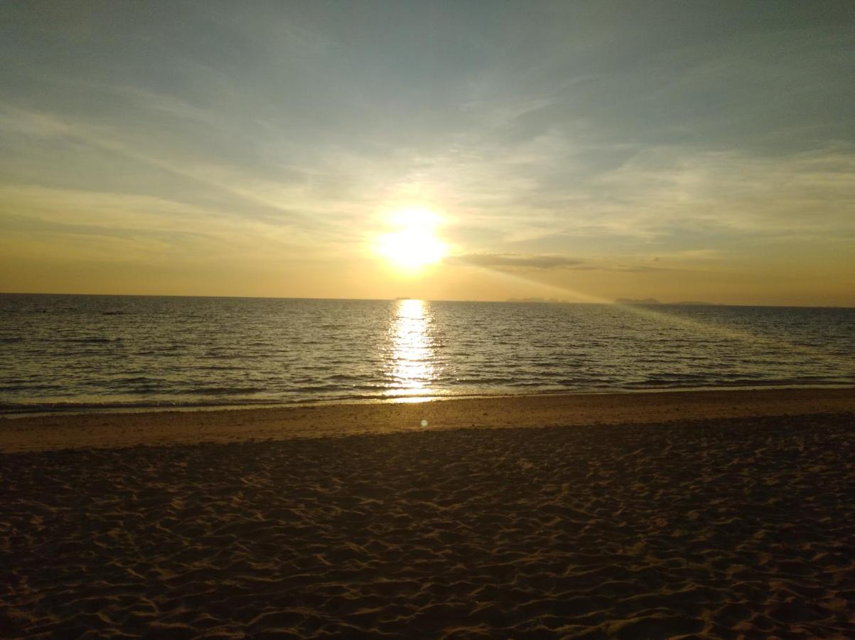 Relax Beach House - B&B Ko Lanta Yai