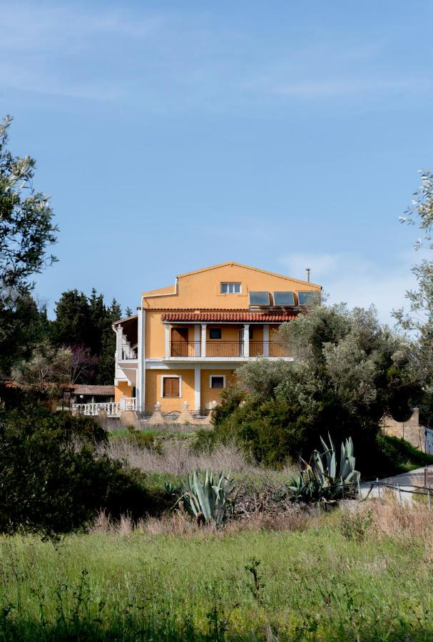 Villa Blue Pearl Corfu - B&B Karyófyto