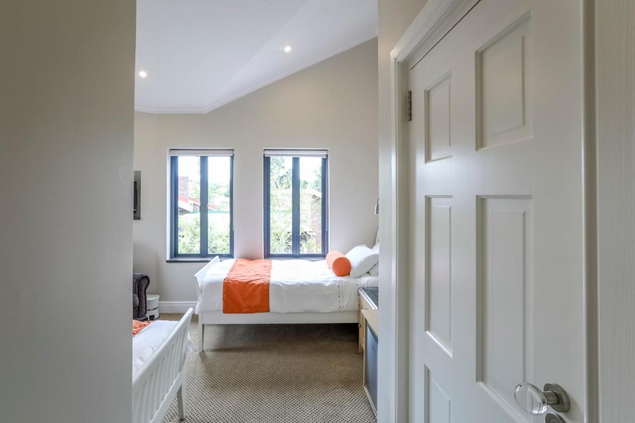 Twin Budget Room