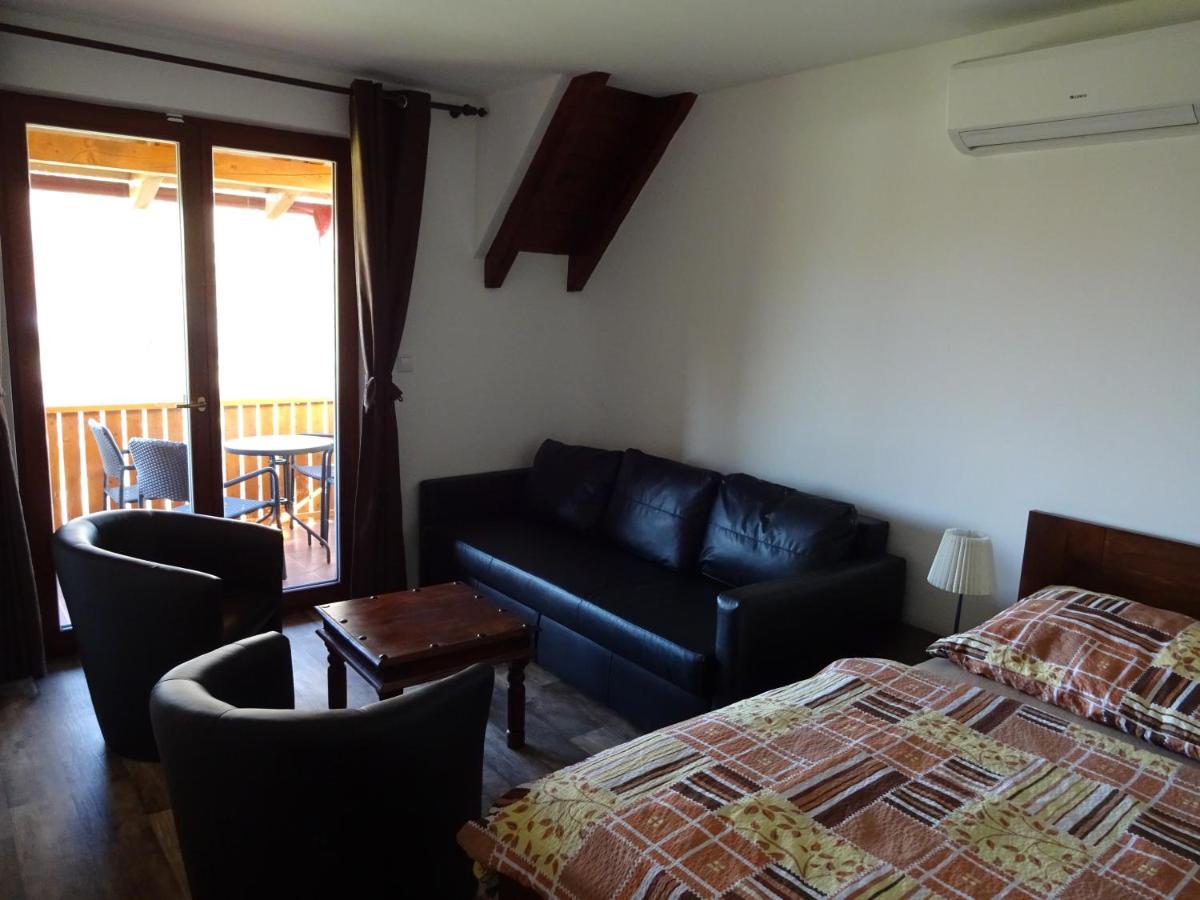 Penzion U Raka - B&B Pasohlávky