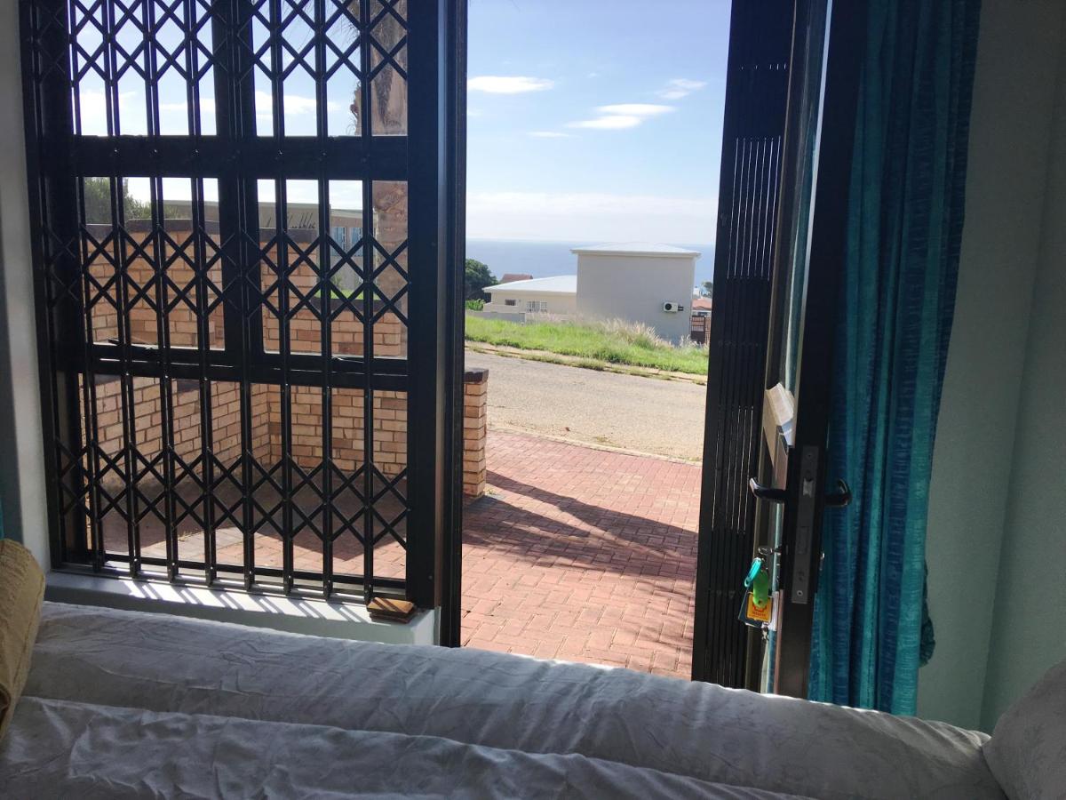 B&B Jeffreys Bay - Beach Gypsy Cabin 19 - Bed and Breakfast Jeffreys Bay