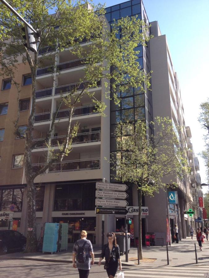 Appartement Lyon Centre Confluence 100 m2 Parking Terrasses - Chambres d’hôtes Lyon