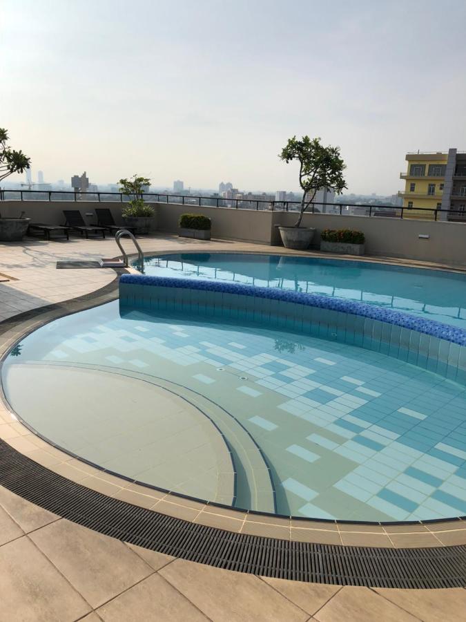Hedges Court Residencies-2 Rooms with En-suite baths 3 plus Beds Visitors Bath 104 sqm spacious Apartment - B&B Colombo