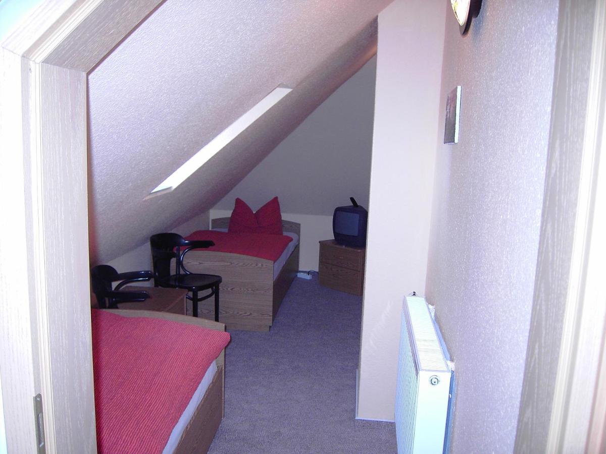 Family Room (2 Adults + 2 Children)
