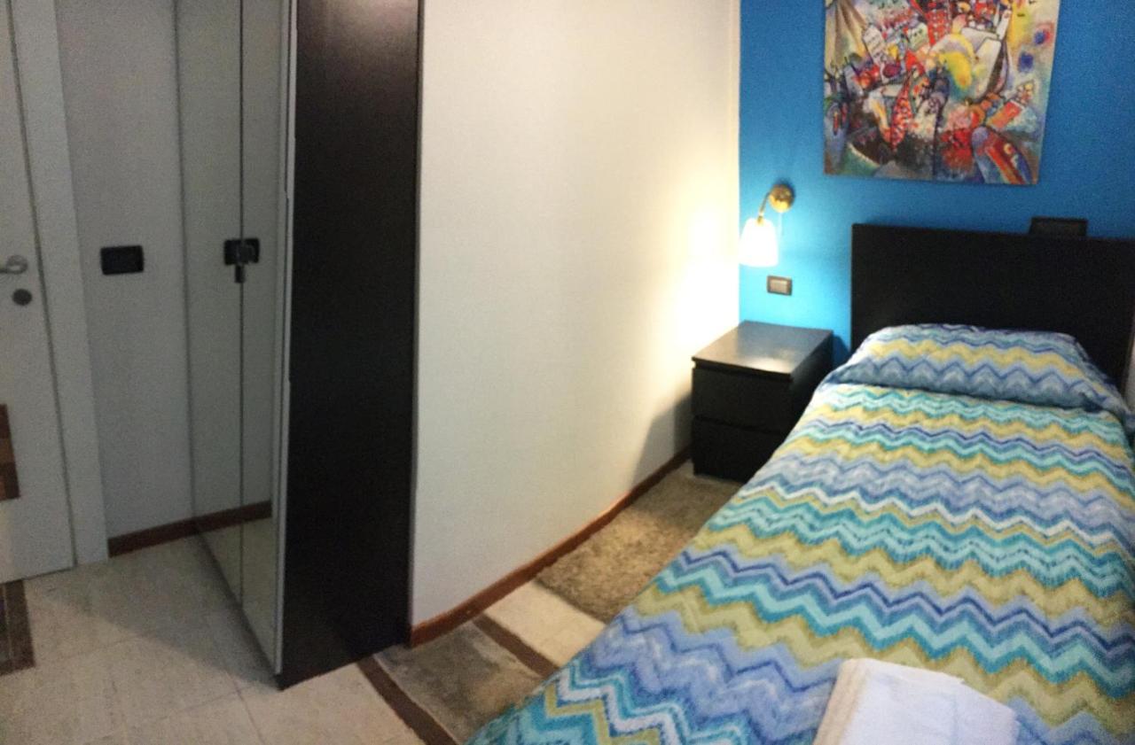 Eenpersoonskamer met Externe Eigen Badkamer